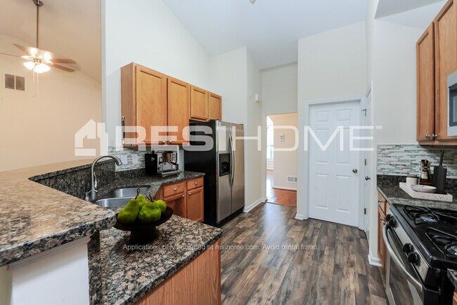 Foto del edificio - 351 Holland Springs Way
