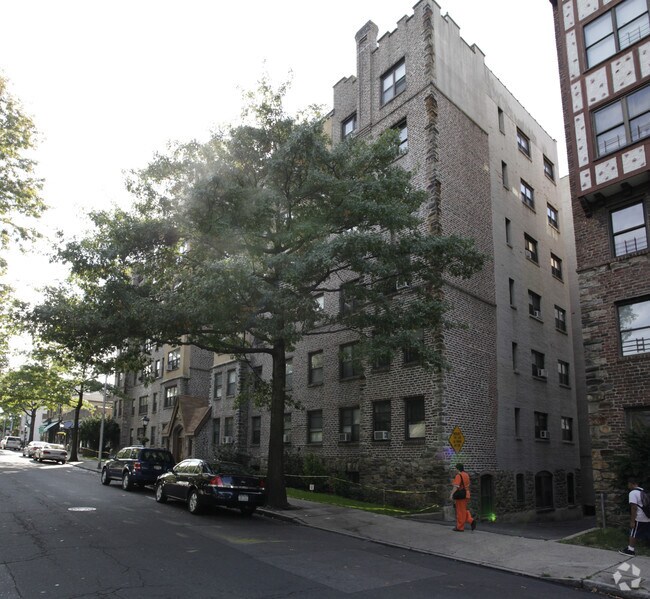 17 5th Ave Pelham, NY 10803 Rentals Pelham, NY