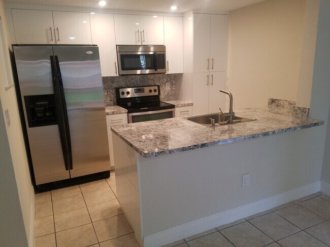 Building Photo - 2725 W 64th PL