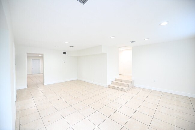 Building Photo - 2507 N 66th Ave