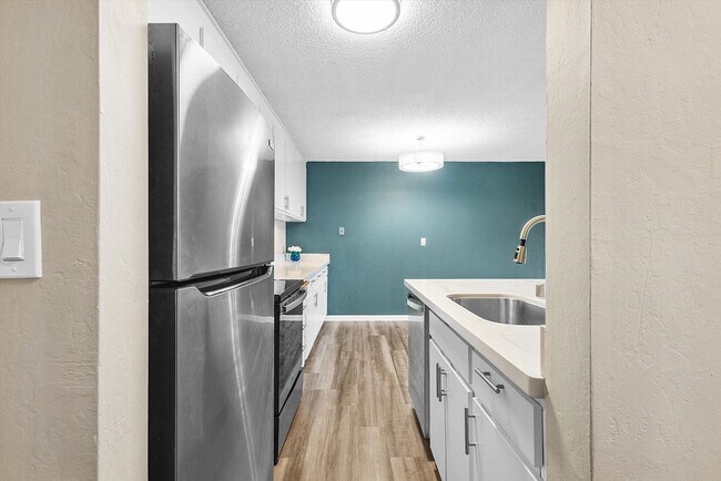 Foto del edificio - 960 Shorepoint Ct