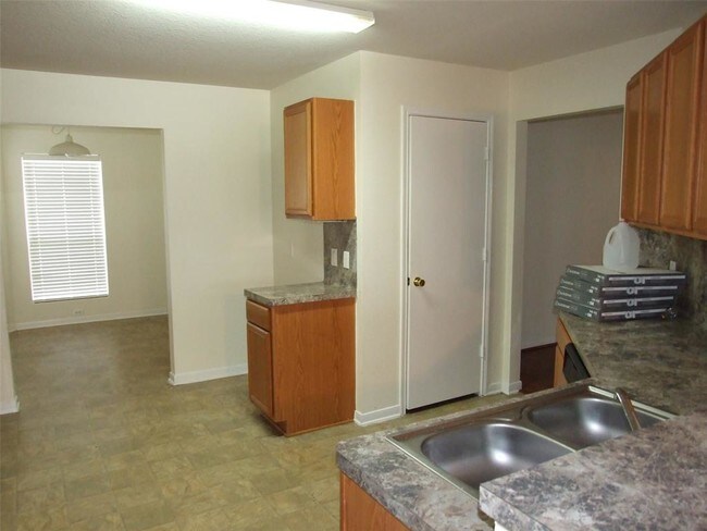 Building Photo - 2810 Kelly Brook TR