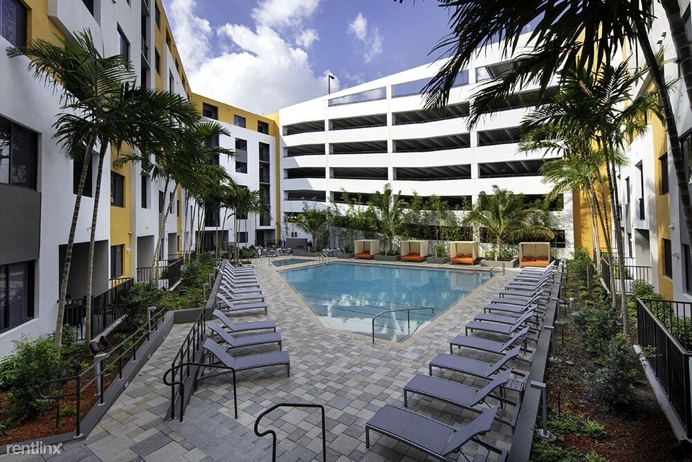 Foto principal - 8750 NW 36th St