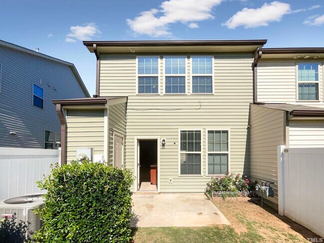Foto del edificio - 3 Bedroom 2.5 Bathroom End Unit Townhome w...