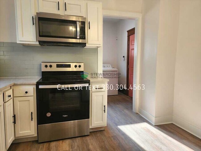 Foto del edificio - 687 Allyn St
