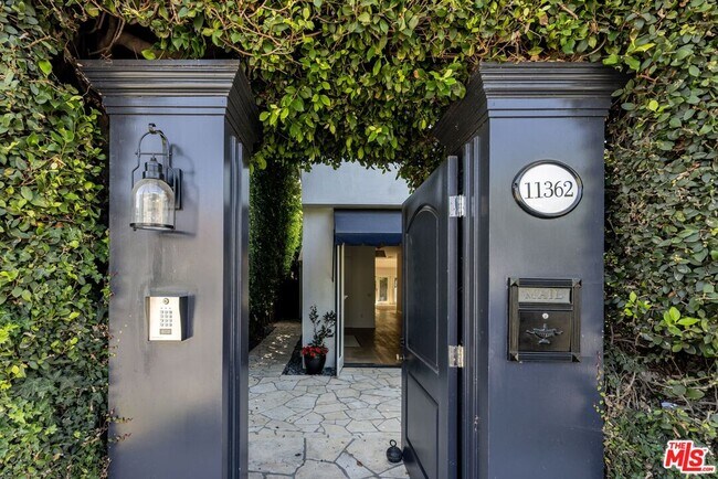 Foto del edificio - 11362 Chenault St