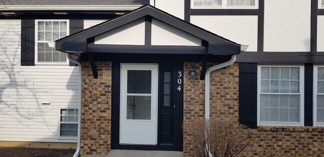 Entrance - 304 Westwood Ct