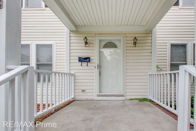 Foto del edificio - 3 br, 3 bath House - 820 Maltby Crescent