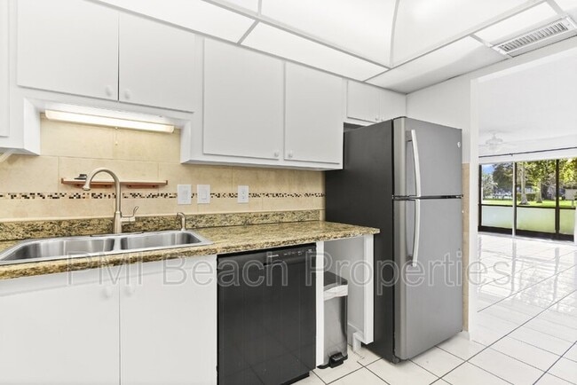 Building Photo - 345 W Laurel Dr