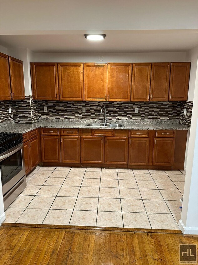 Primary Photo - GUT RENOVATED 2 BEDROOMS 1850 PARK PLACE/ ...