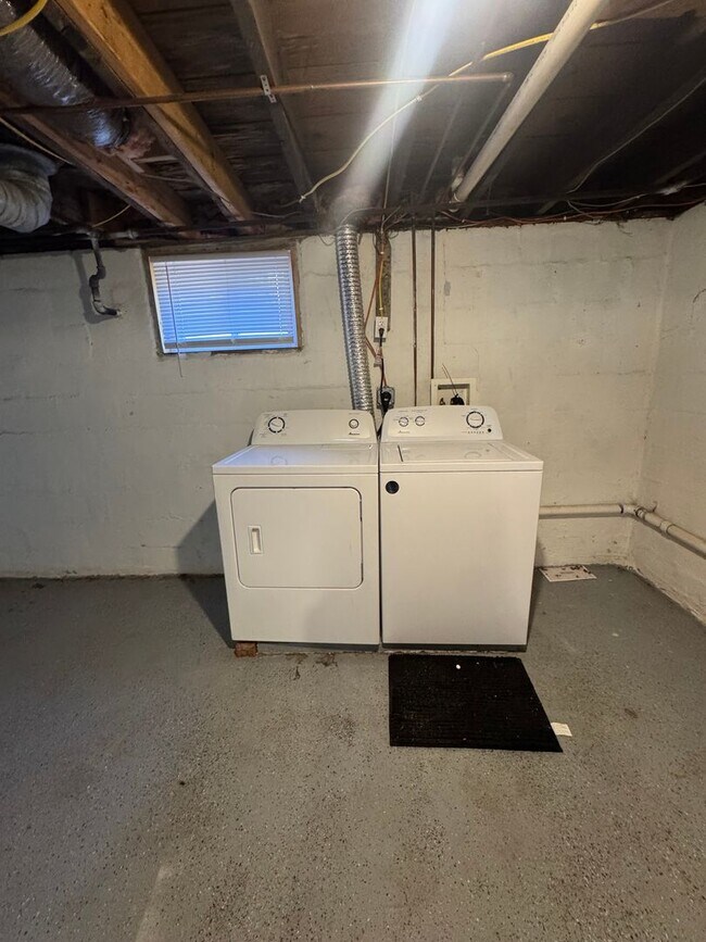 Foto del edificio - 2 Bedroom House Available NOW