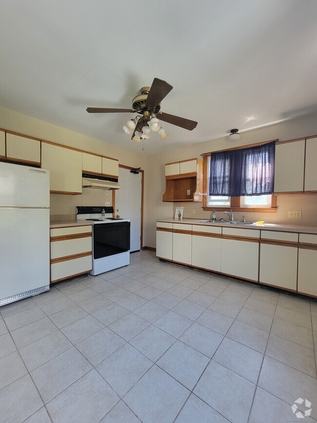 Building Photo - 107 Birdsey Ave