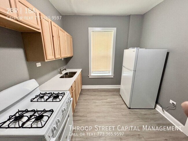Building Photo - Spacious 2Bed 1Bath