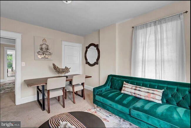 Foto del edificio - 7206 Carroll Ave