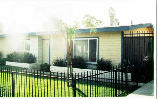 Building Photo - 1321 N Grove Ave