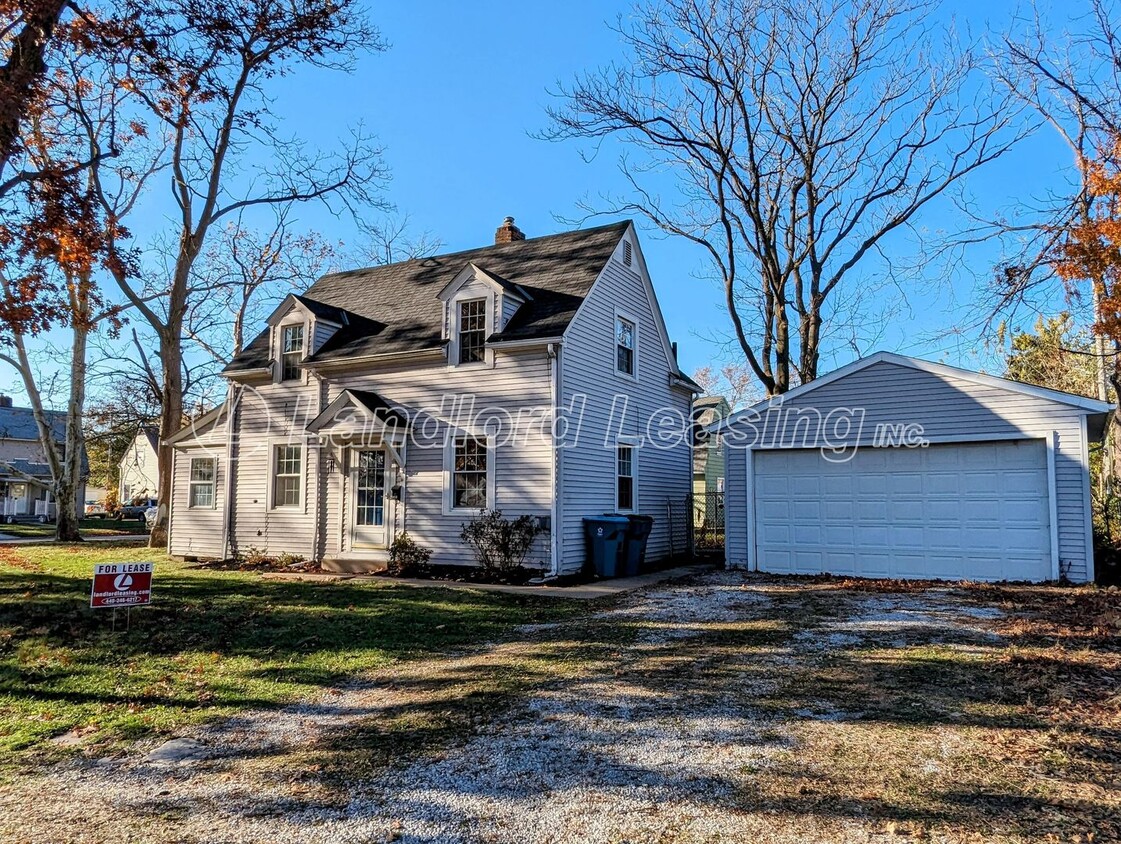 Primary Photo - Charming Remodeled 2-Bedroom Home with 2-C...