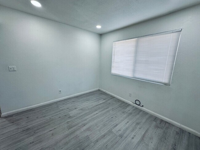 Foto del edificio - 4225 Stewart Ave