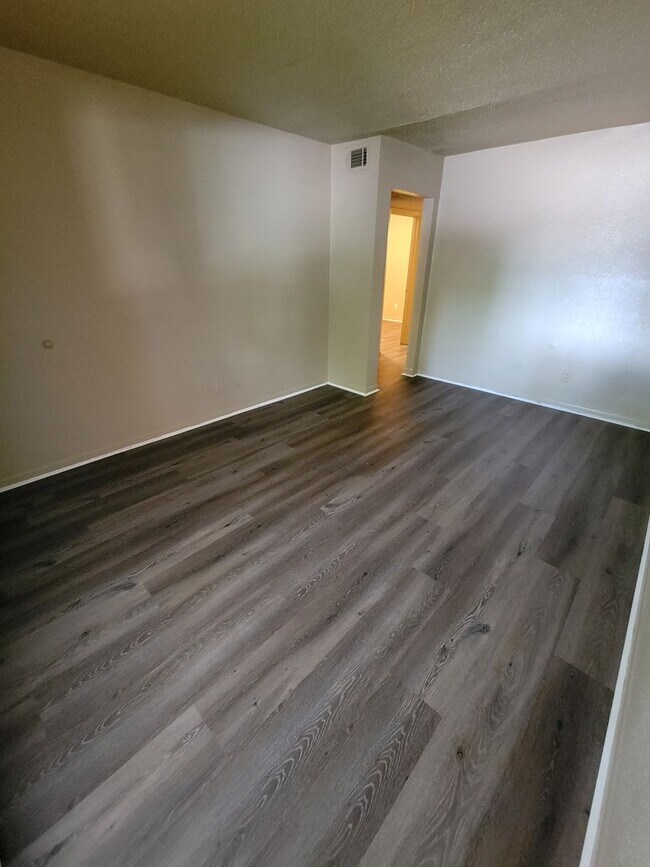 Foto del edificio - College Station (Townhome) 3 bedroom / 1.5 bath on TAMU Shuttle Route!