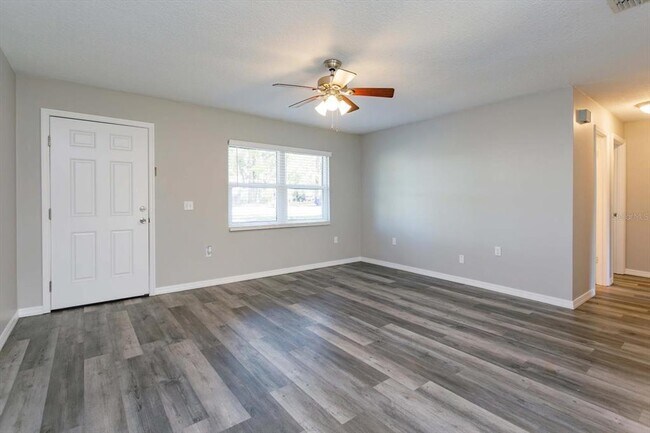 Foto del edificio - 302 Ballard Ave