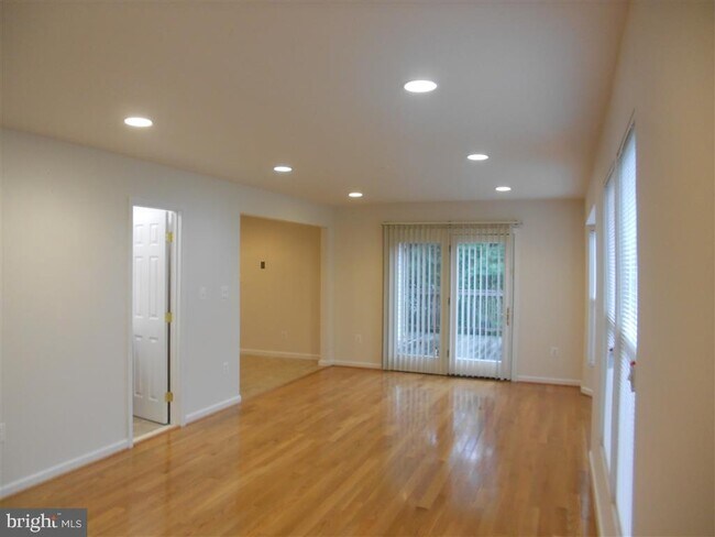 Building Photo - 2154 Arden St