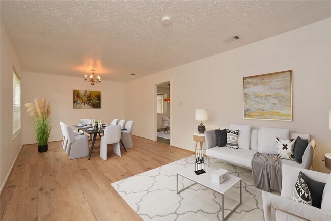Foto del edificio - 3315 Honey Creek Dr