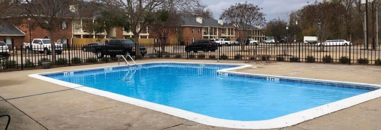 Sparkling pool open year around! - 3800 Morrison Dr