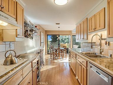 Building Photo - 2015 E Broadway