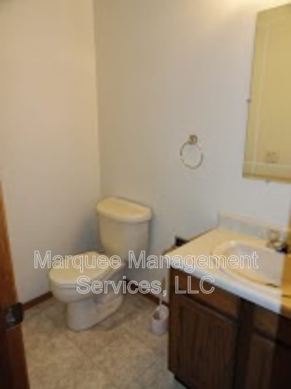 Building Photo - 140A Woodview Dr