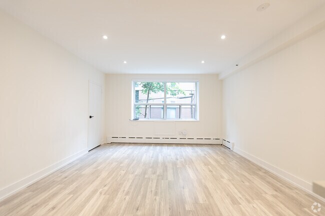 BACHELOR - Salon - 345 Lonsdale