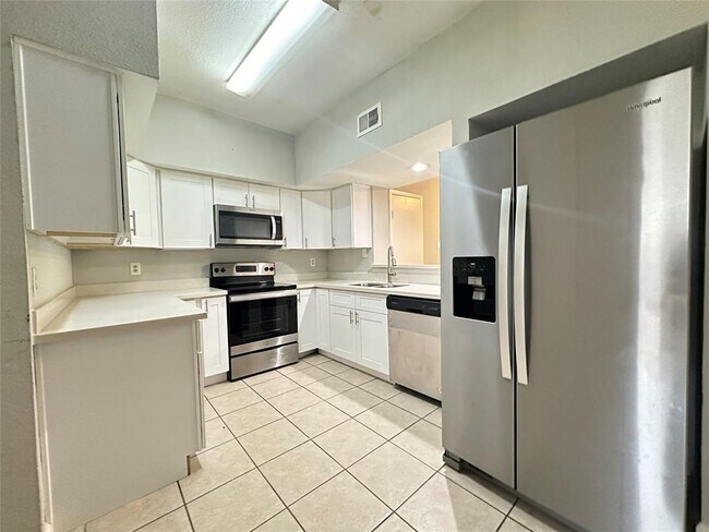 Building Photo - 8717 Victorian Village Dr