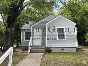 Building Photo - 803 Roberson St