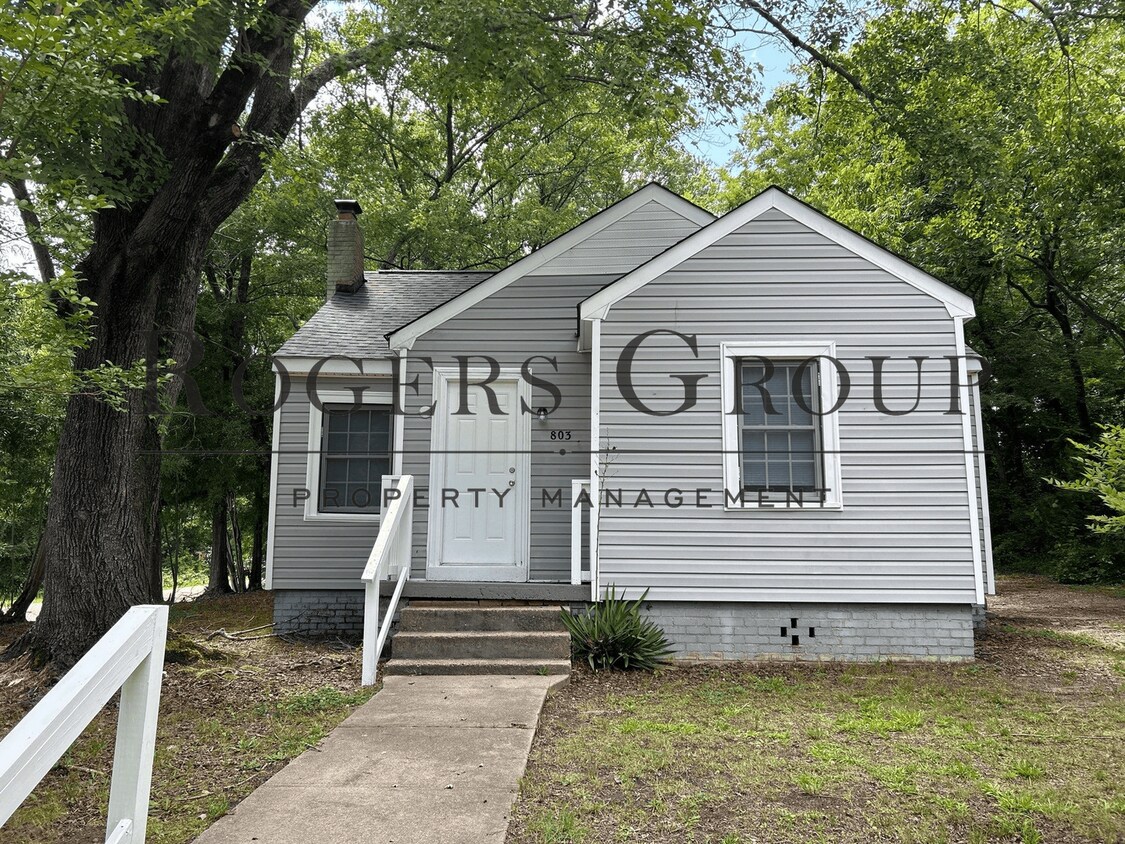 Primary Photo - 803 Roberson St