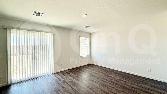 Foto del edificio - 24501 W St Anne Ave