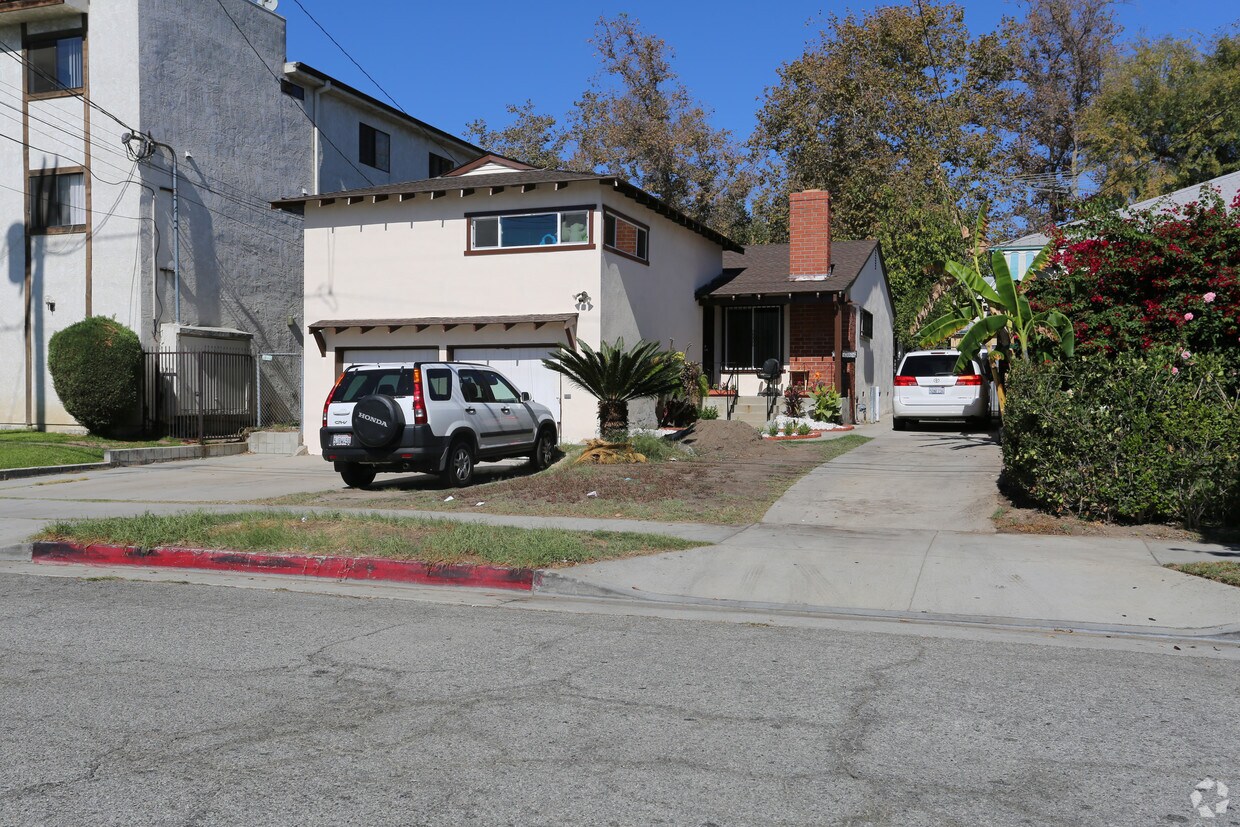 Primary Photo - 711 Raleigh St
