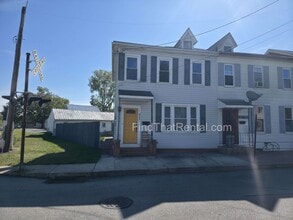 Building Photo - 423 N Bedford St