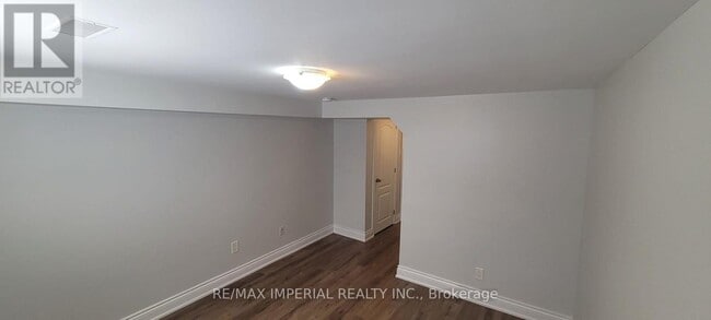 Building Photo - 552 Heman St