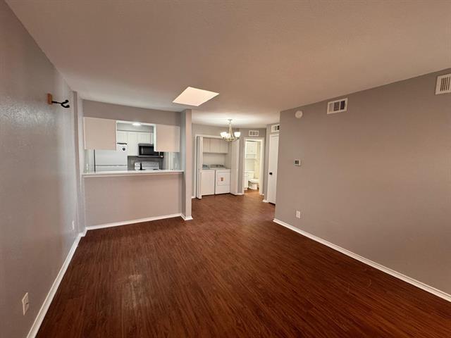 Building Photo - 9520 Royal Ln