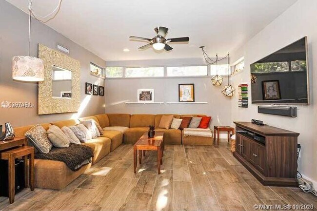 Foto del edificio - 3104 Bird Ave