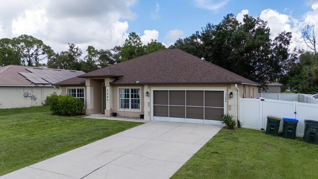 Building Photo - 4 Bedroom - 2 Bathroom with Zero Deposit Move In