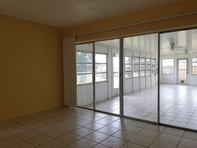 Foto del edificio - CANAL FRONTAGE / FISH FROM YOUR DOCK