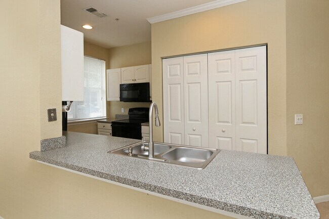 Foto del edificio - 860 N Orange Ave