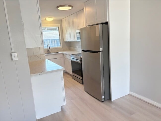 Building Photo - Two Bedroom Duplex