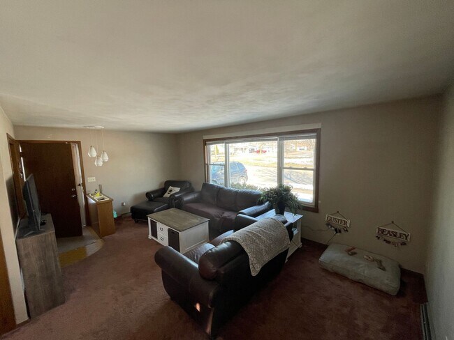 Foto del edificio - 2 bed, 2 bath, duplex across from park. Appleton!