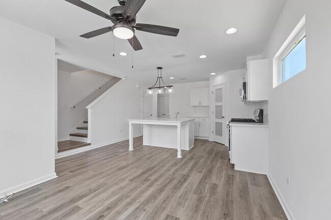 Foto del edificio - 3667 Meadow Vista Ln