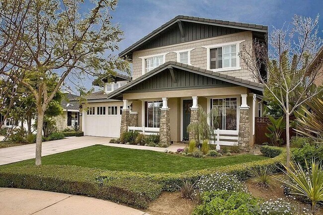 Building Photo - 226 Raintree Dr