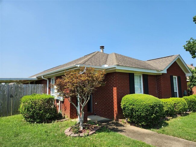 Building Photo - 105 Doss Ct