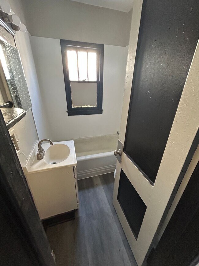 Foto del edificio - HALF OFF FIRST MONTHS RENT SPECIAL 2 bedro...