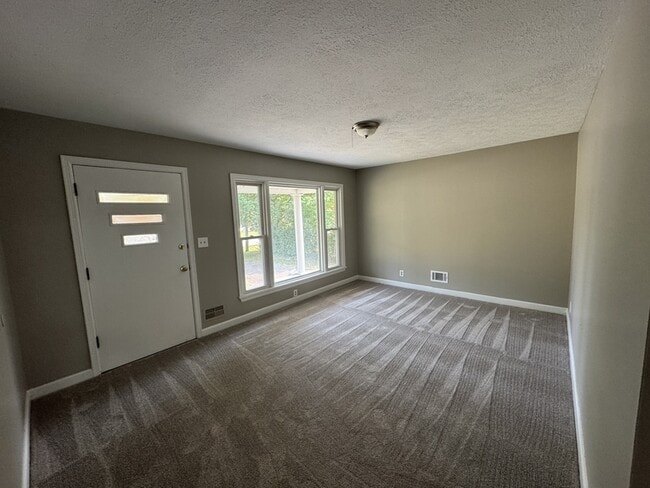 Building Photo - 2538 Veronica Dr
