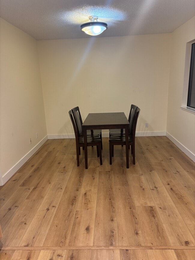 Dining Area - 9000 Vanalden Ave