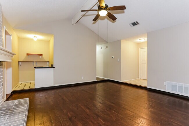 Building Photo - 7312 Meadow Creek Dr